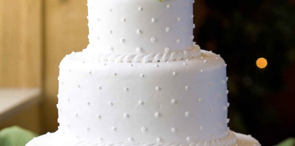 White 3 tier wedding cake